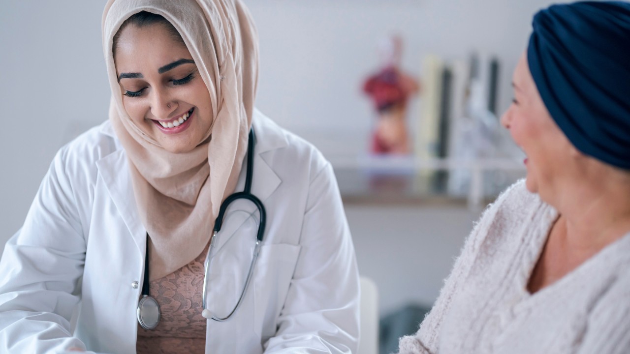 A female Muslim doctor is consulting a patient.